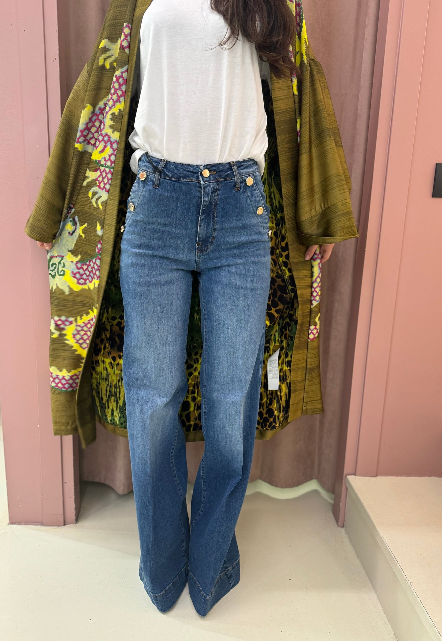 Jeans con bottoni a palazzo