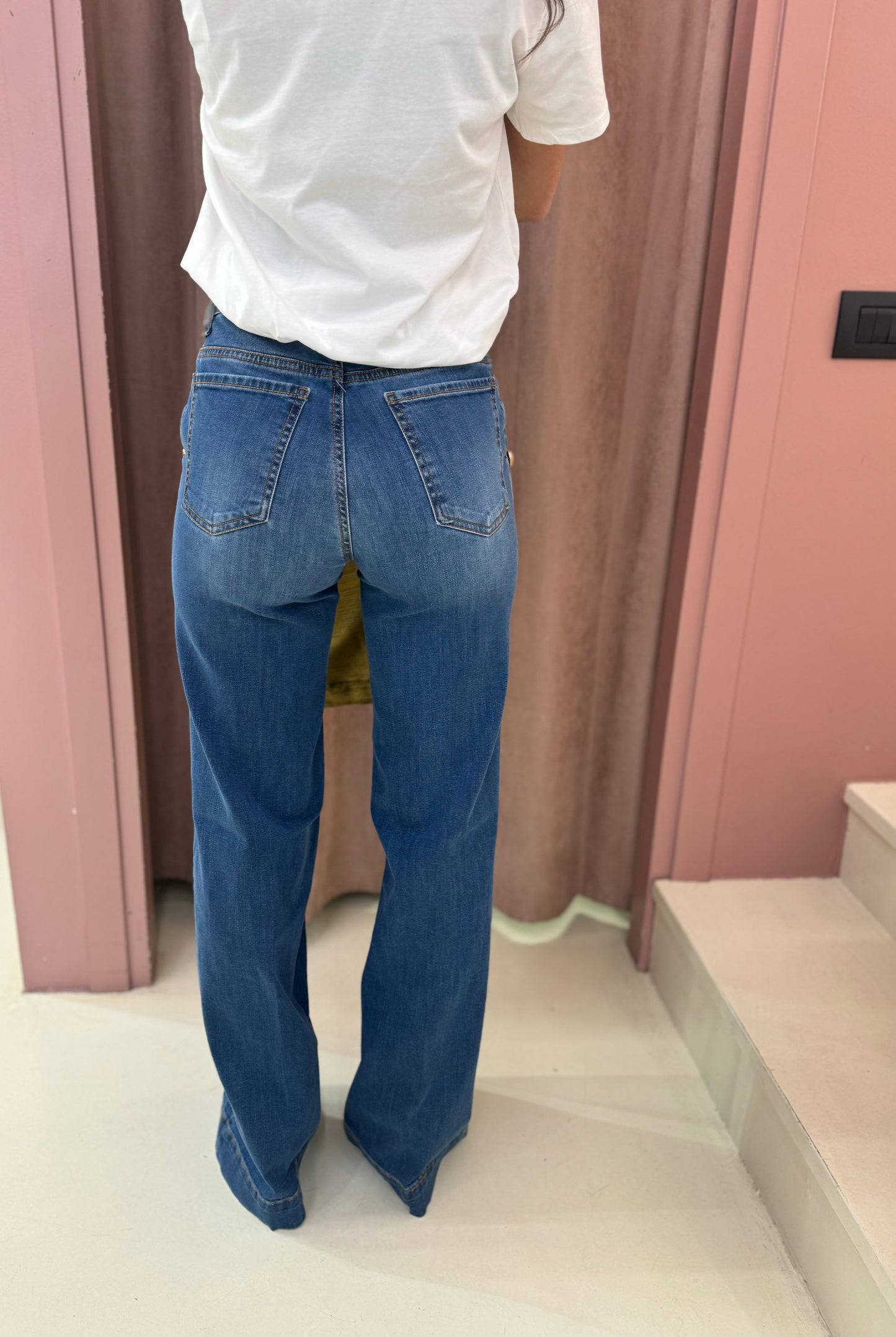 Jeans con bottoni a palazzo