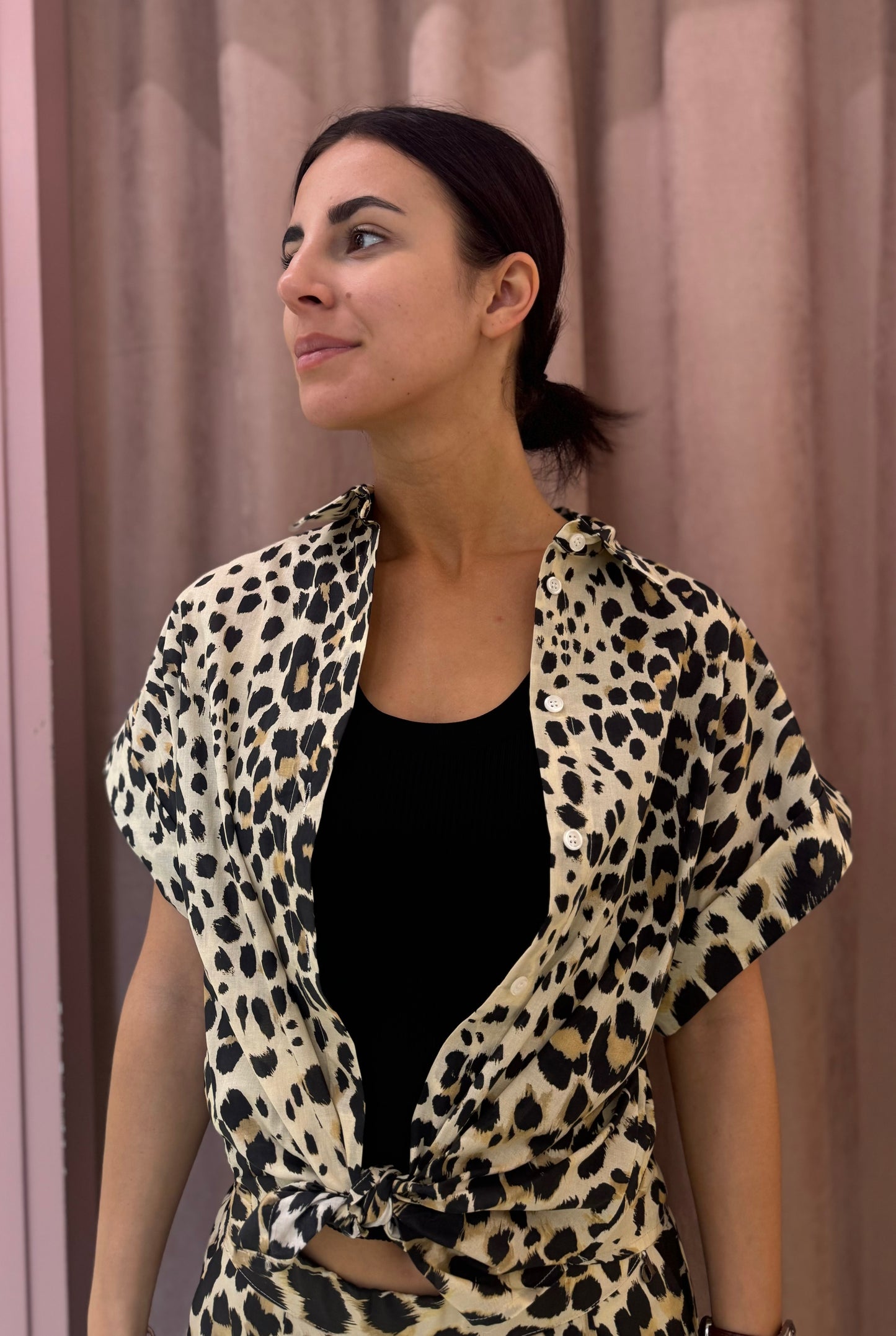 Camicia aperta con bottoni