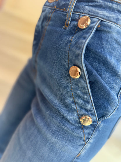 Jeans con bottoni a palazzo